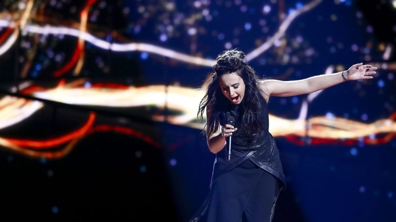 За словами російських коментаторів, Джамала нібито співає про долю людей, які залишають свій будинок у пошуках кращого життя