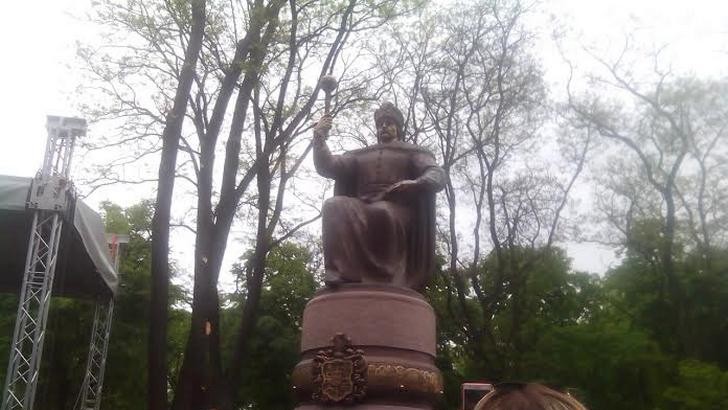 Порошенко в Полтаве открыл памятник Мазепе