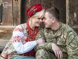 Ольга Зибина и ее сын Евгений Зибин (был ранен 17 февраля 2015 года при выходе из Дебальцево)