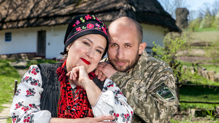 Ольга Зибіна та її син Євген Зибін (був поранений 17 лютого 2015 року при виході з Дебальцевого)