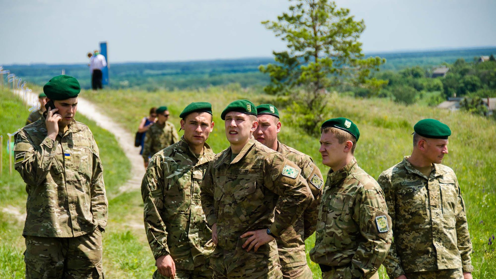 Меморіал називається "Скорботний янгол"