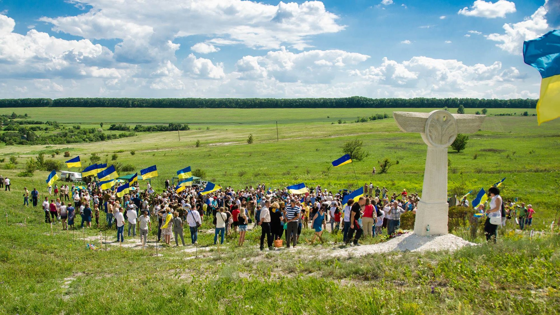 Меморіал називається "Скорботний янгол"