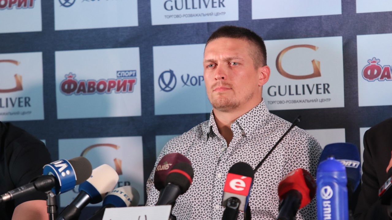 Усик пішов від прямої відповіді на питання