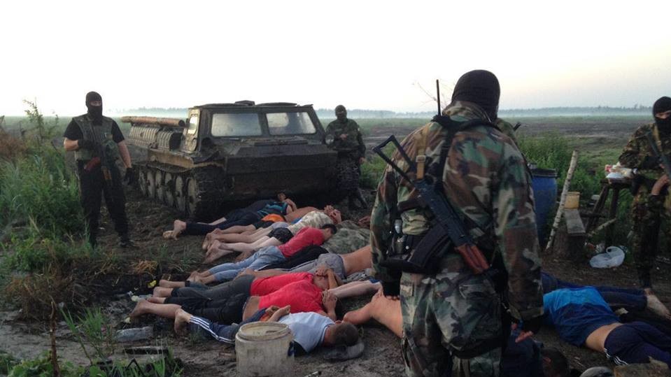 «Ні, це не фото з зони АТО... це сьогоднішні кадри з Рівненської області...» - написав Аваков