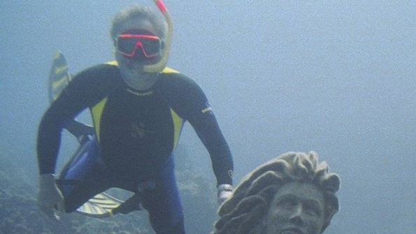 Русалка на Кайманових островах. Фото Simon Morris/Facebook