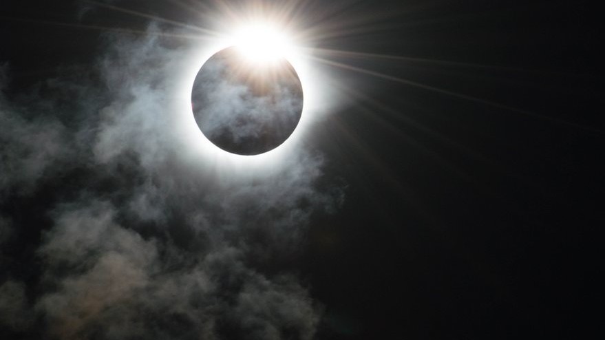 Фото Melanie Thorne. Солнечное затмение в Индонезии 9 марта 2016 года