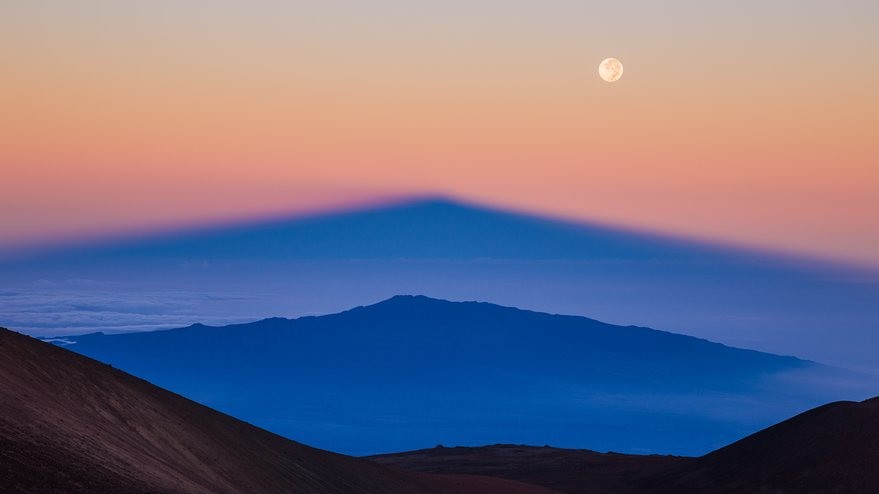 Фото Sean Goebel. Тень горы Мануа Кеа, Гаваи
