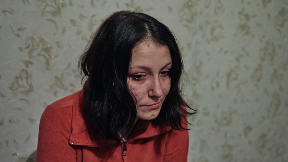 Ірина, 28 років. Жінка лікується від наркозалежності і змушена була бігти з Єнакієвого, так як препарати для замісної терапії в "ДНР" заборонені.