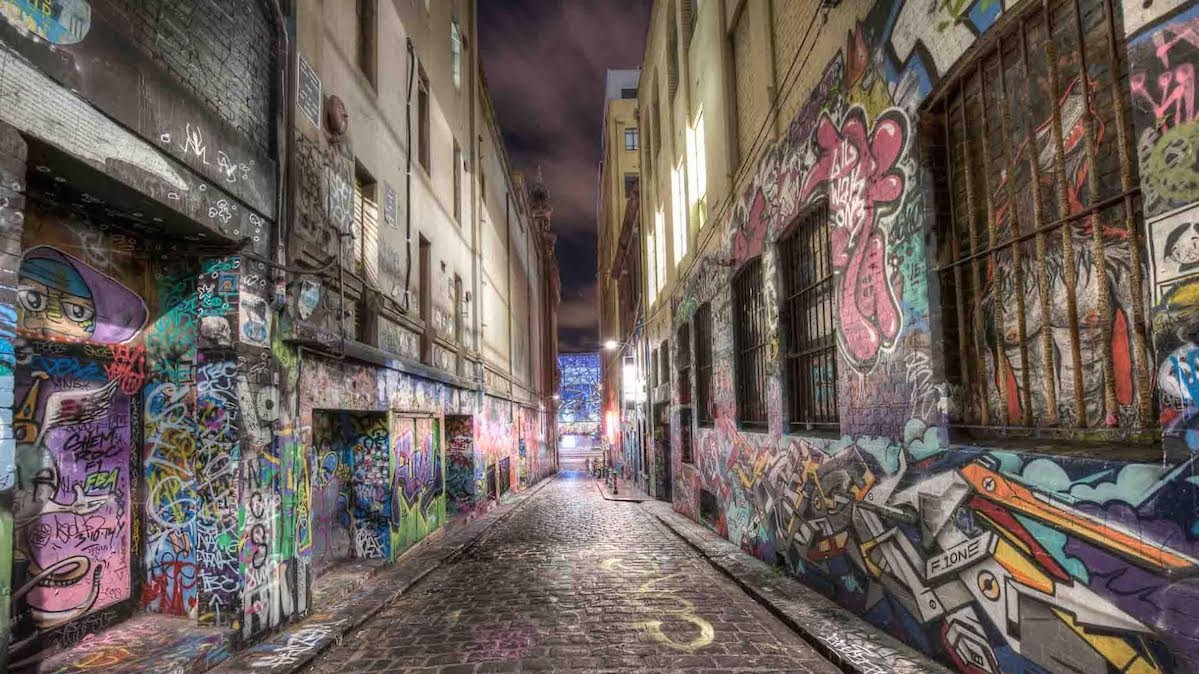 Хосиер-лейн - вулиця з граффітті в центрі Мельбурна, Австралія. Фото Dale Bowerman