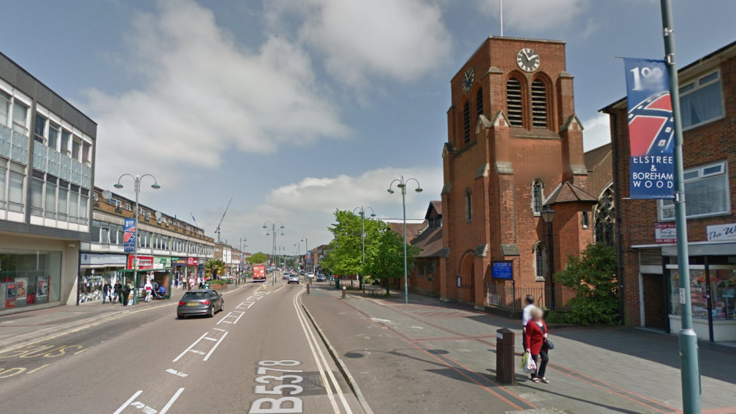 Борехамвуд, Англія