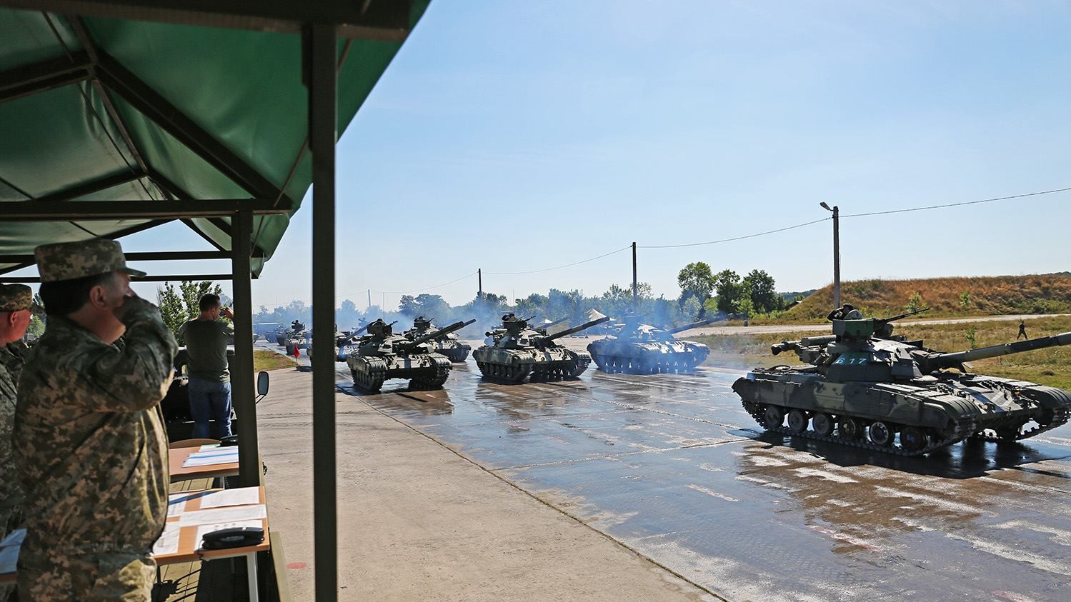 Полторак посмотрел, как проходит подготовка к праздничному параду