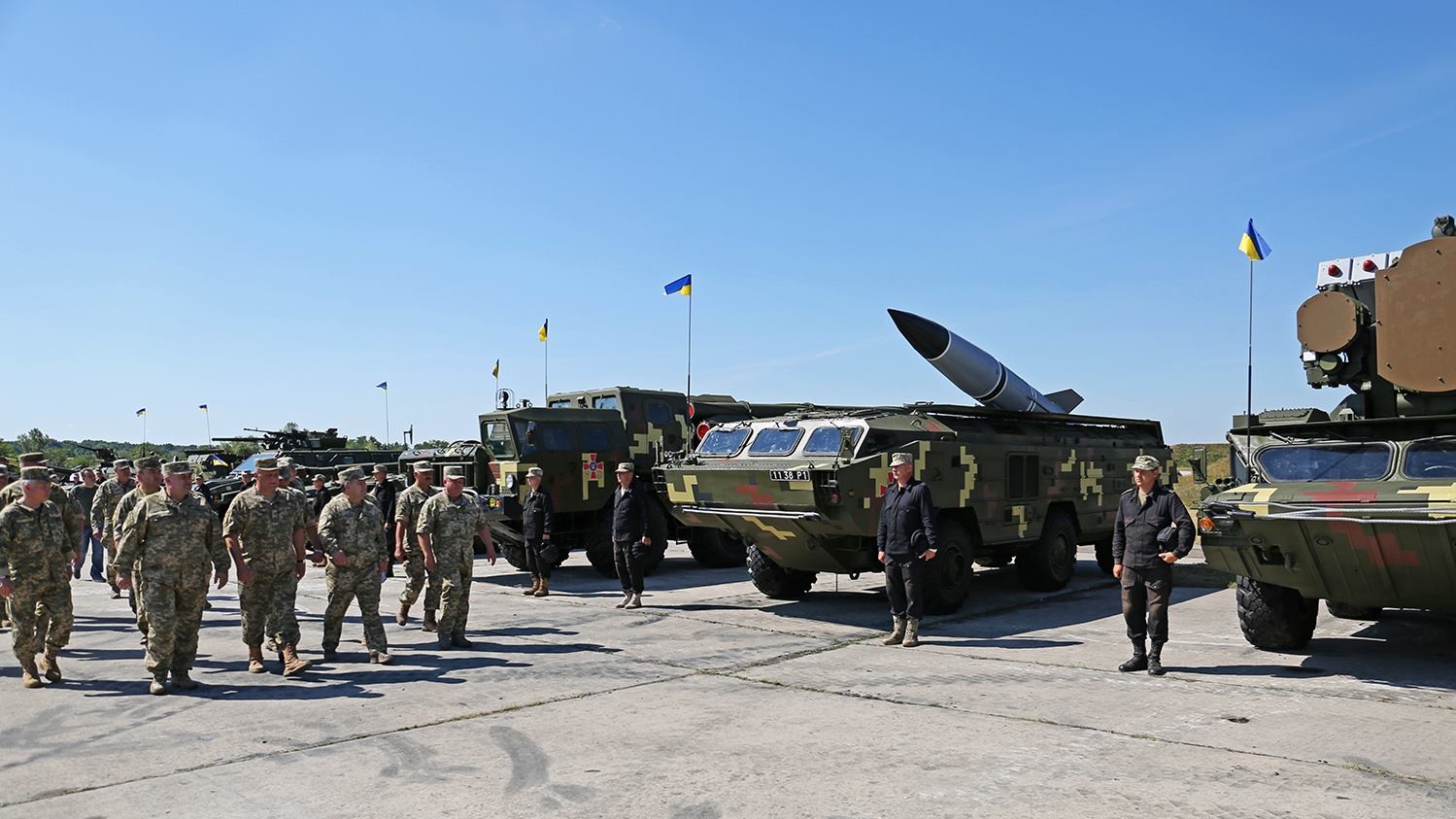 Полторак посмотрел, как проходит подготовка к праздничному параду