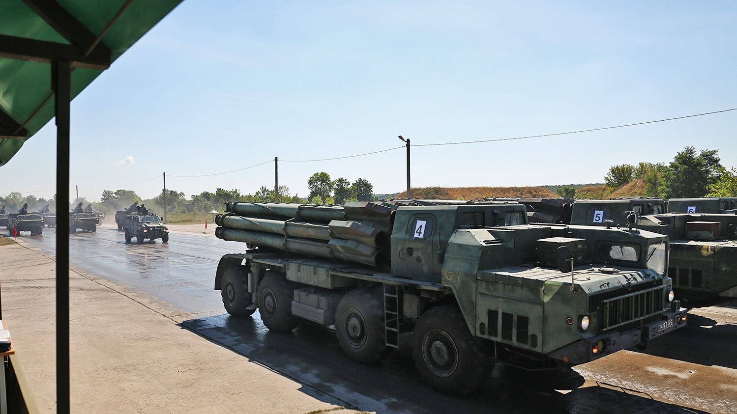 Полторак посмотрел, как проходит подготовка к праздничному параду