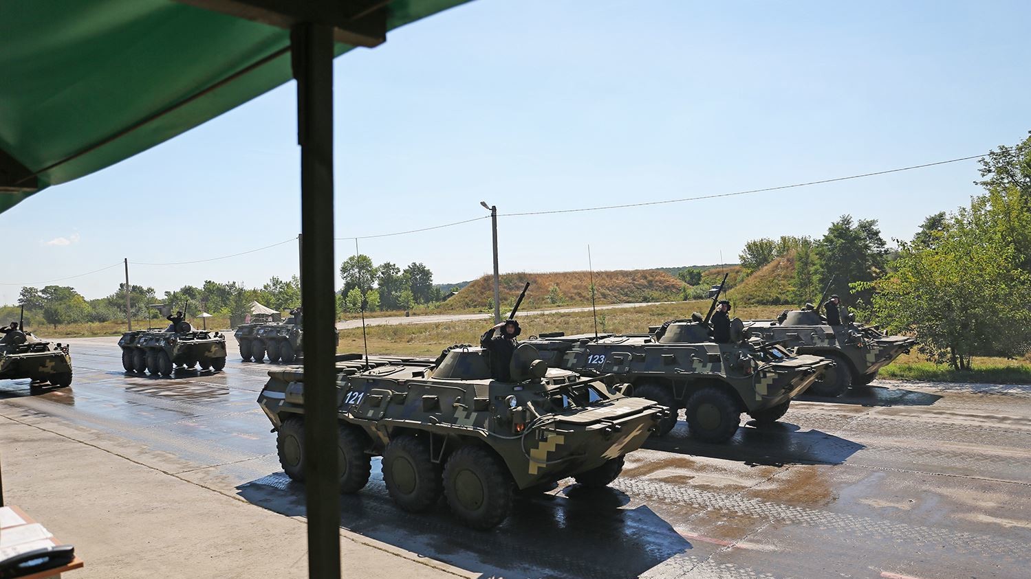 Полторак посмотрел, как проходит подготовка к праздничному параду