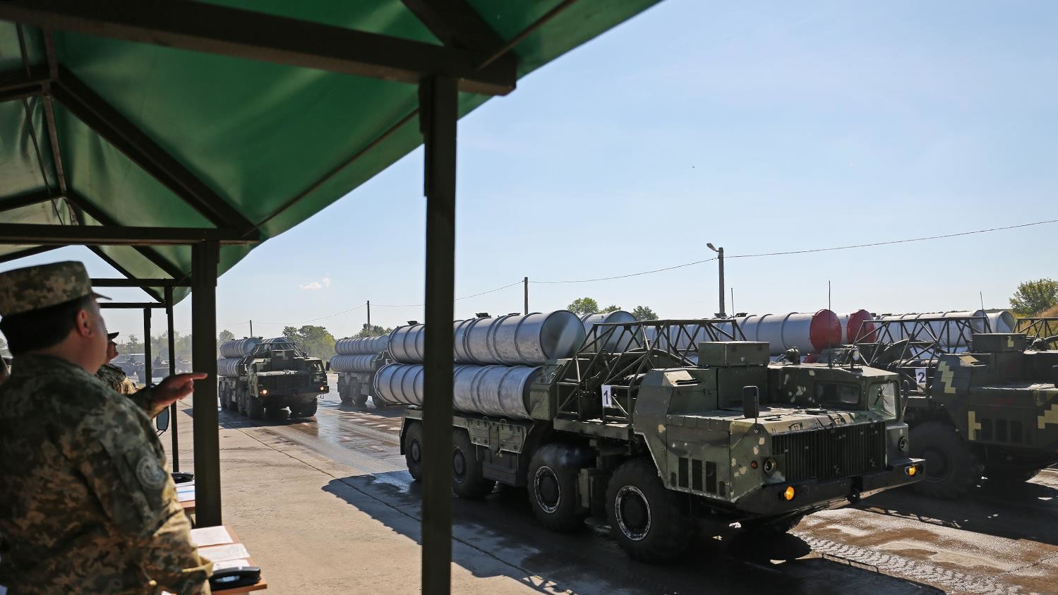 Полторак посмотрел, как проходит подготовка к праздничному параду