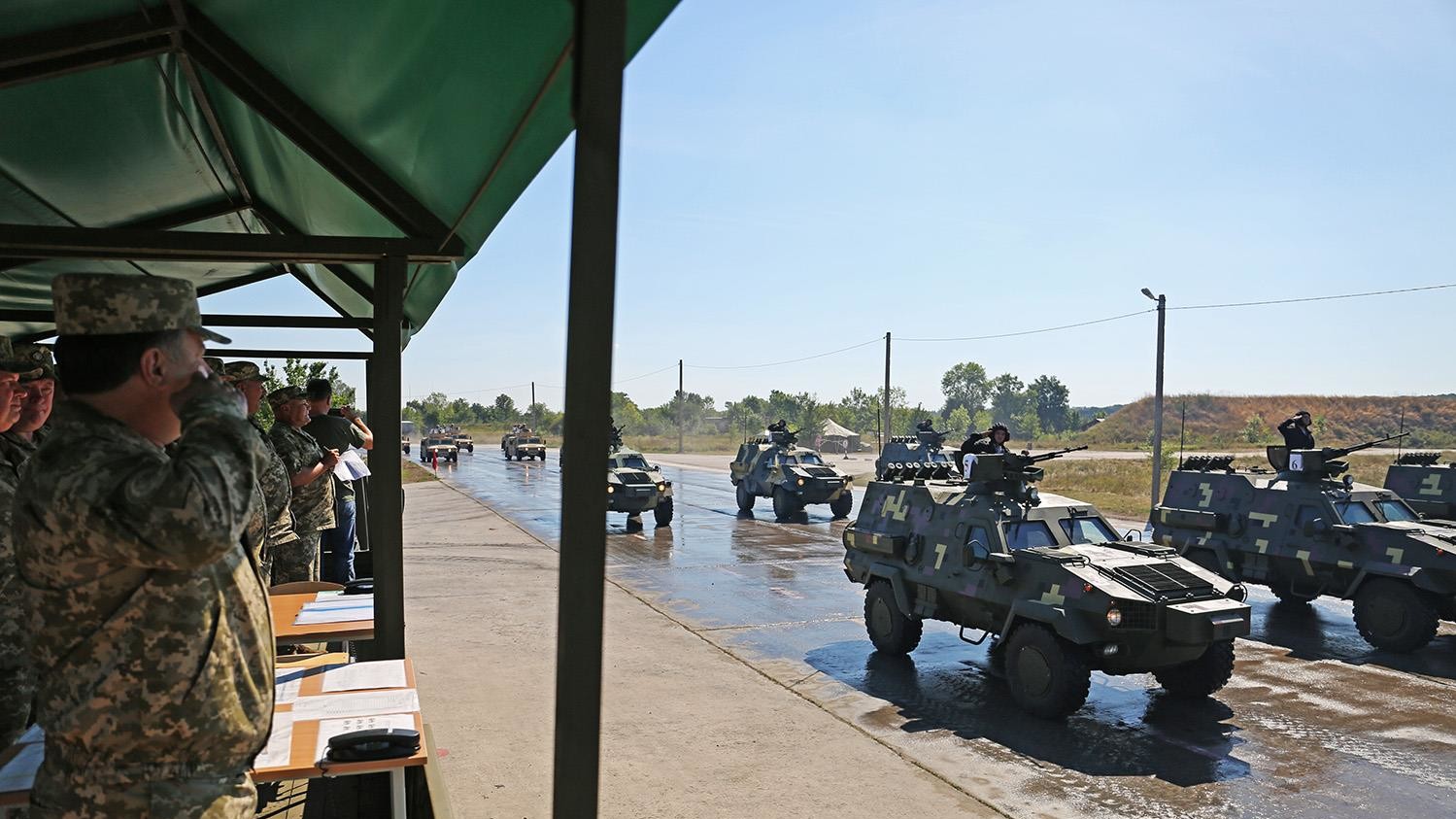 Полторак посмотрел, как проходит подготовка к праздничному параду