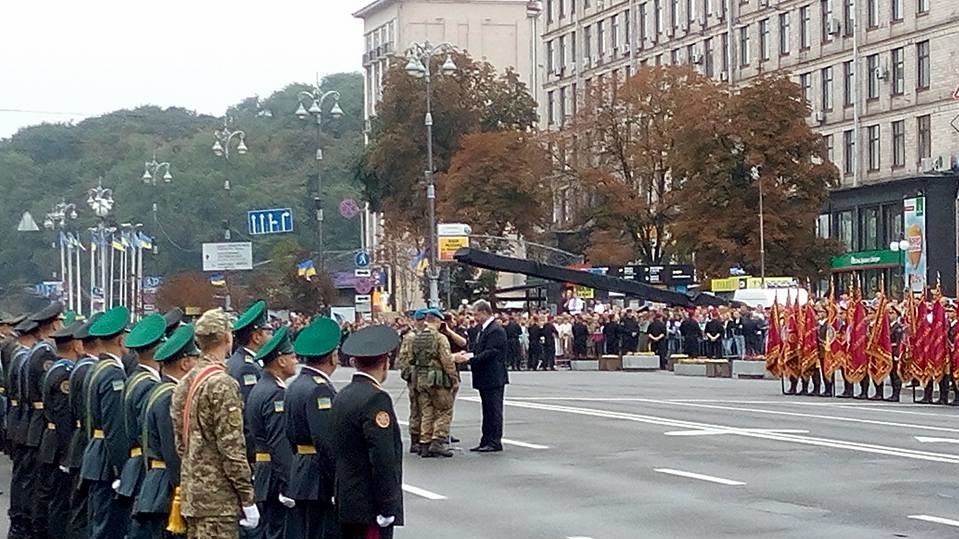 На Хрещатику проходить військовий парад