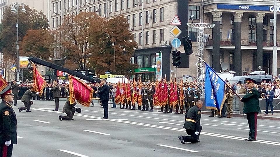 На Хрещатику проходить військовий парад
