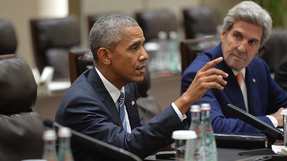 Обама заявив Путіну про плани зберегти санкції проти Росії