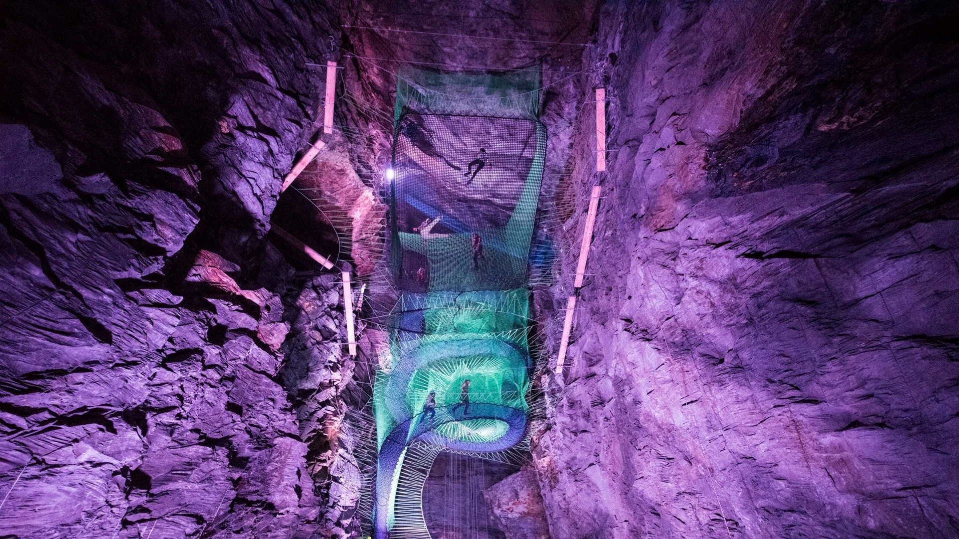 Сланцевые пещеры Ллехведд, Уэльс, Экстрим-парк Zip World