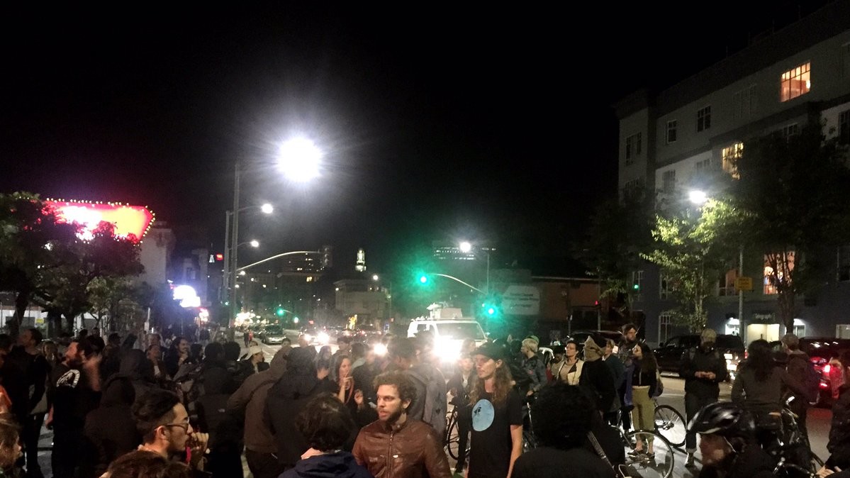 Близько чотирьох тисяч протестувальників пройшли центром Портленда з гаслом "ми відмовляємося від обраного президента"