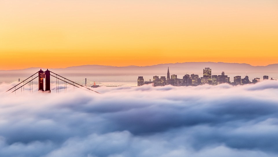 В книге собраны лучшие пейзажи от фотографов National Geographic