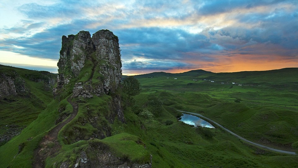 В книге собраны лучшие пейзажи от фотографов National Geographic