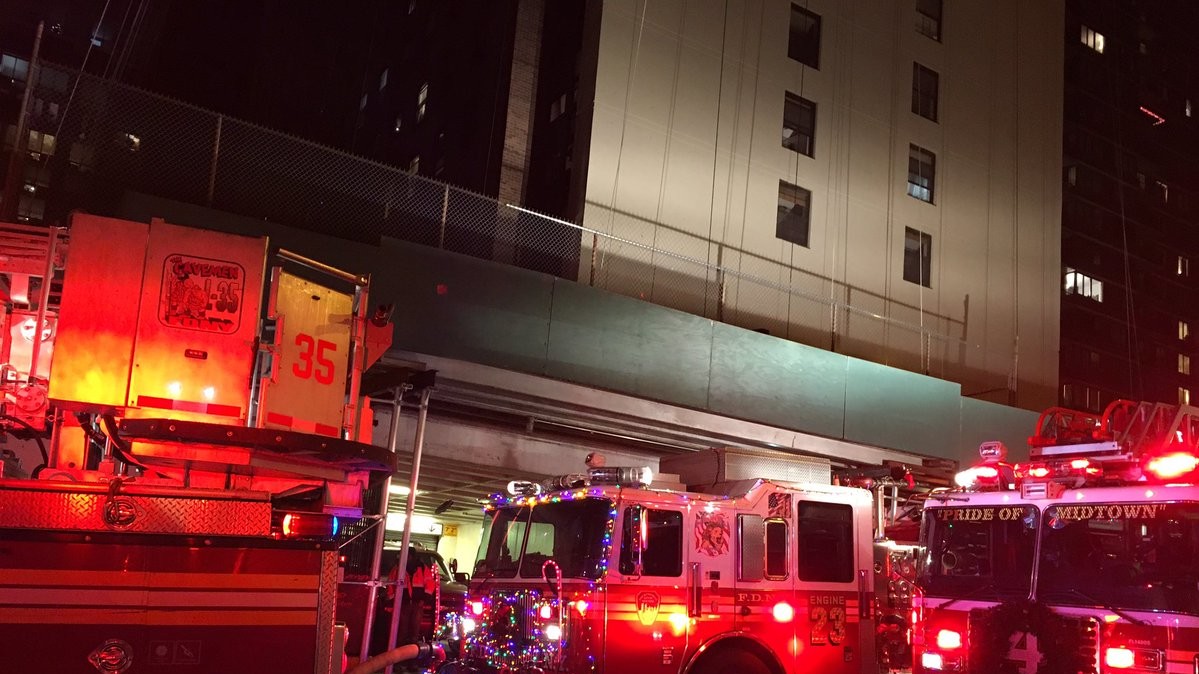 Пожежники оперативно прибули до палаючого хмарочоса