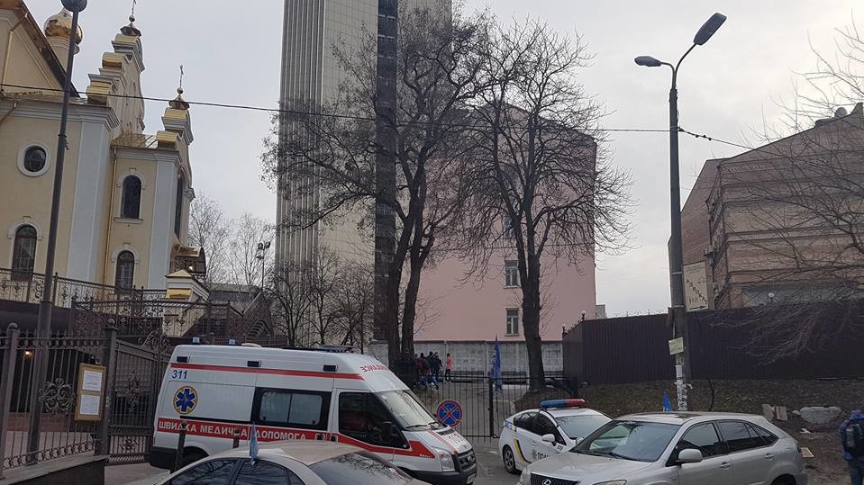 Активісти «Автомайдану» заблокували виїзди з суду