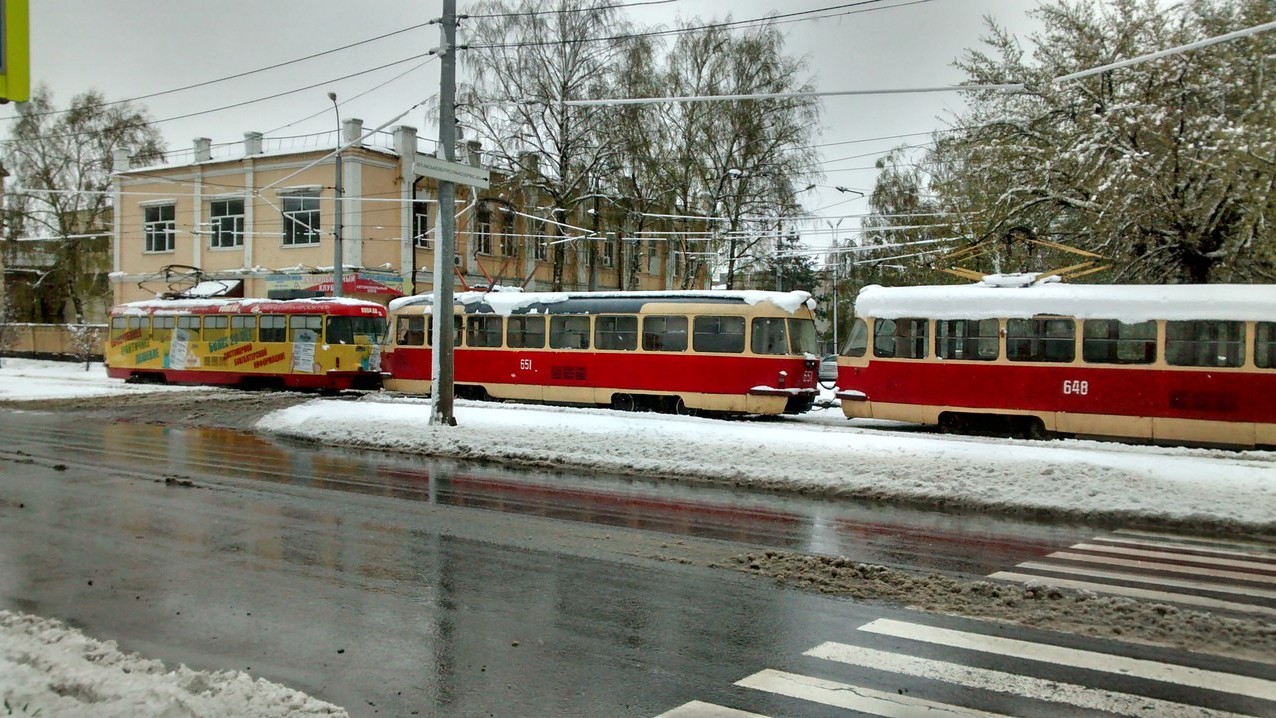 Через негоду навіть зупинилися трамваї