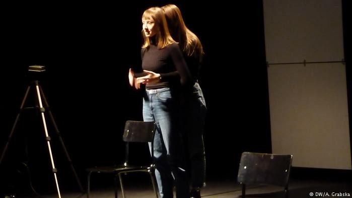 "Кінець удавання 2.0" - молоді драматурги та актори розповідають про труднощі театральної діяльності в Україні та досвід участі в театральних резиденціях за кордоном