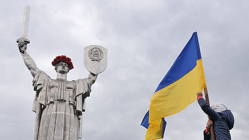 До правоохоронців надійшло більше 10 повідомлень про використання забороненої символіки