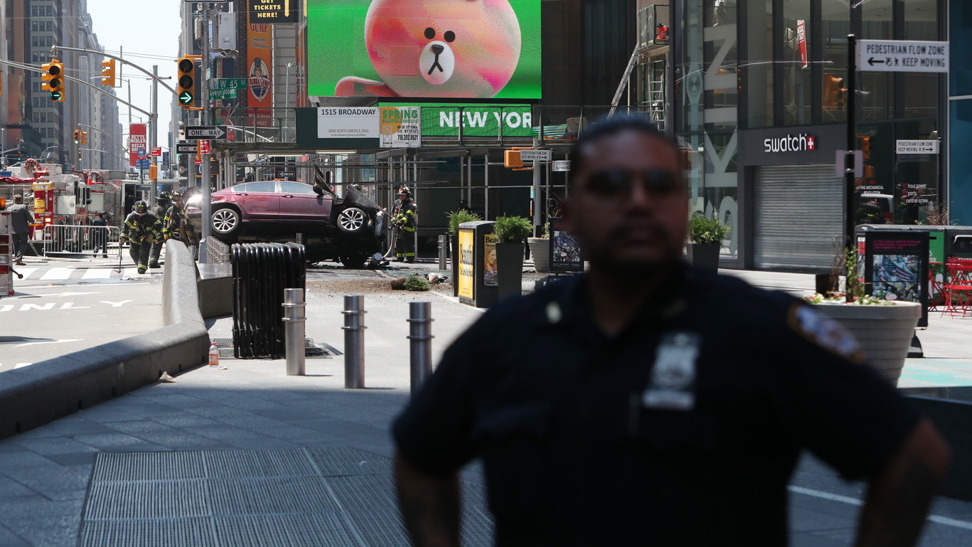 На Манхеттені знову теракт. За попередніми даними, вибухнула саморобна бомба, виготовлена з шматка труби.