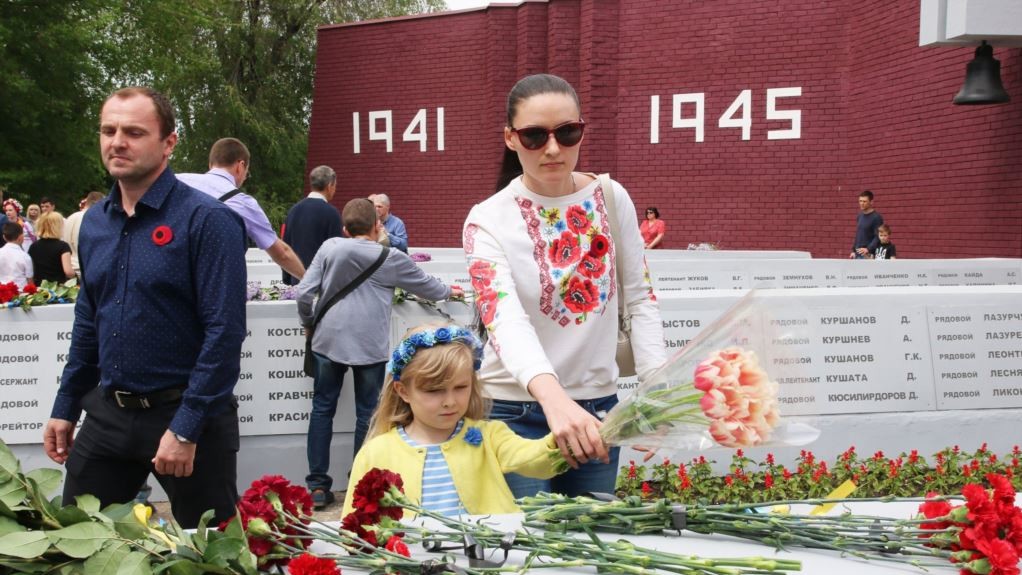 Українці продовжують позбавлятись радянських міфів про війну