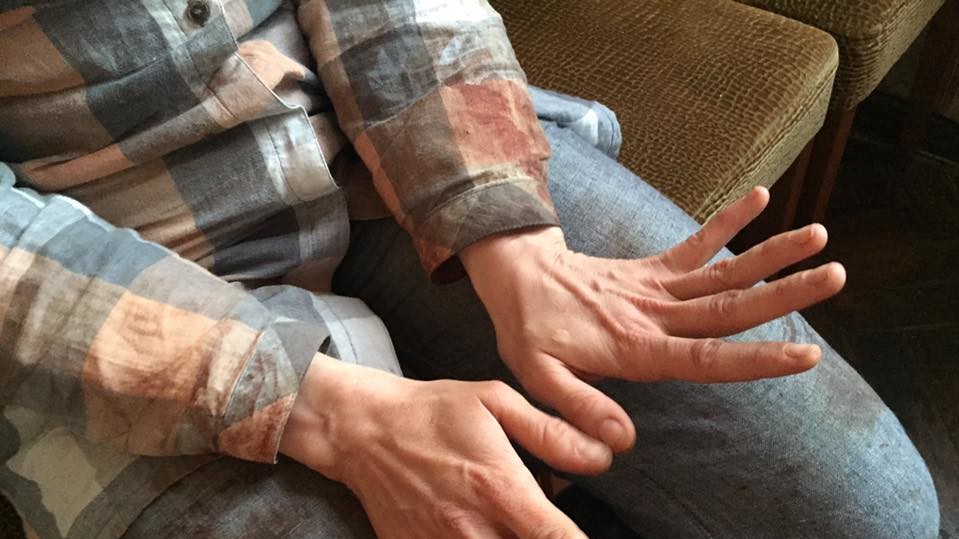 Руки Окуевой испачканы кровью ее супруга