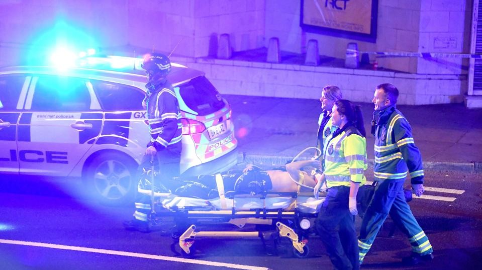 Деякі пасажири постраждали під час тисняви через паніку