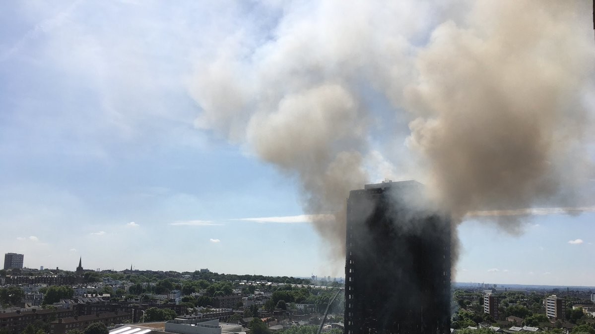 В результате пожара в Лондоне пострадало не менее 64 человек