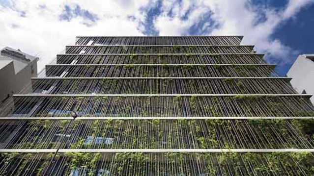 Ще одна будівля в Японії (Токіо): проект вирізняється ефективним використанням озеленення.