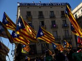Конституція Іспанії дозволяє розігнати сепаратистський уряд Каталонії, але Мадрид боїться це робити.