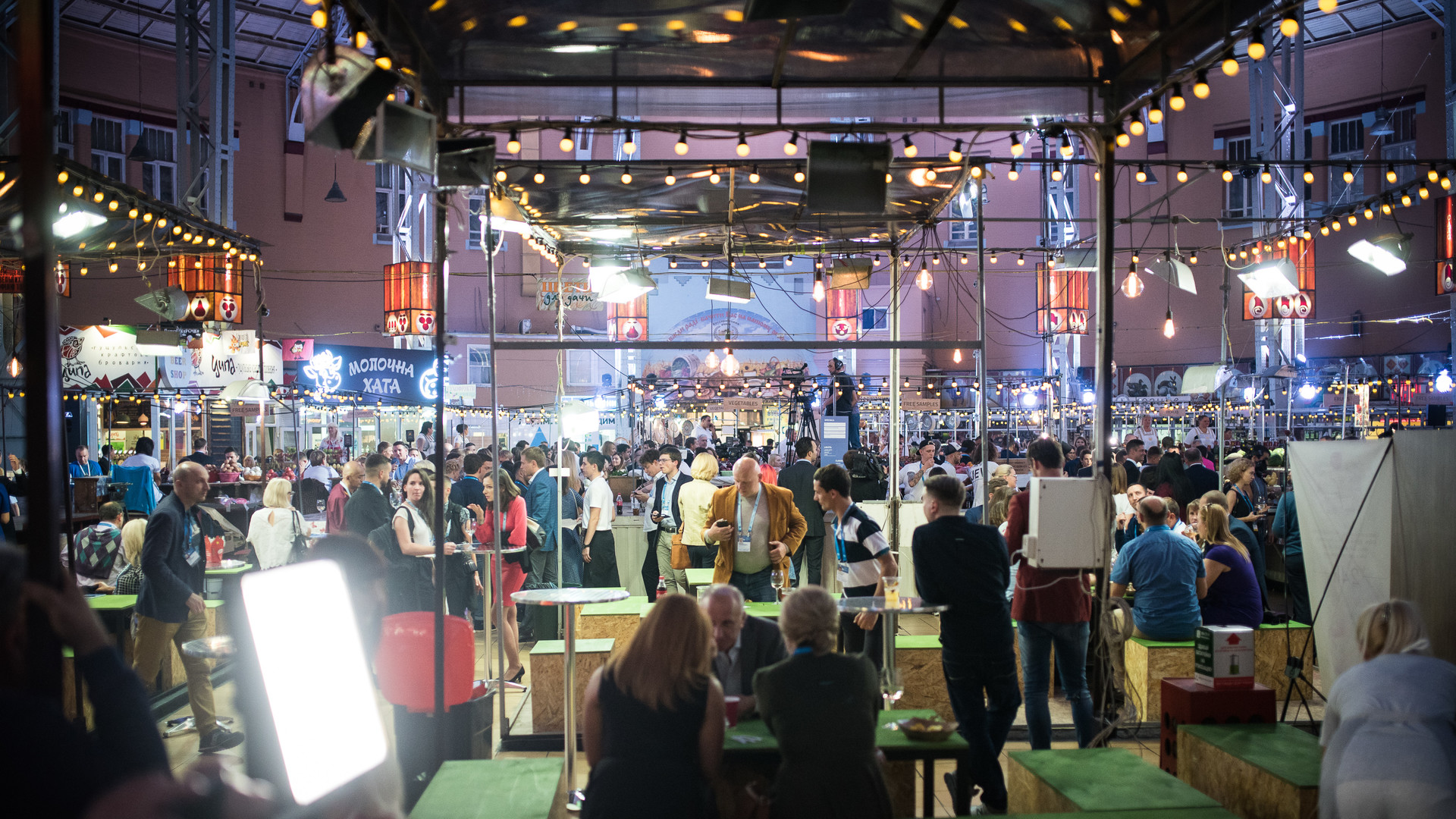 В Києві на Бесарабці пройшло відкриття форуму YES