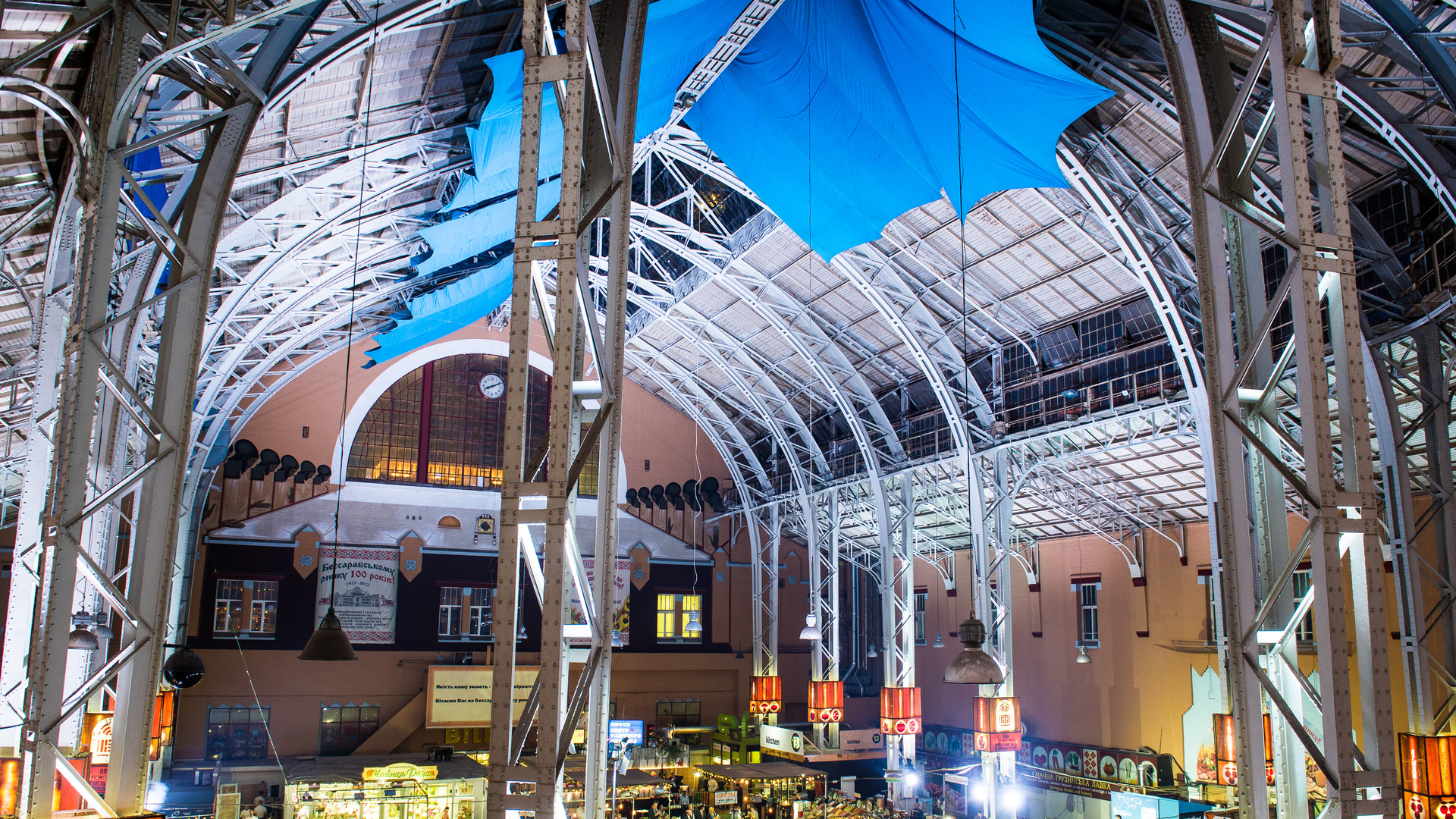 В Києві на Бесарабці пройшло відкриття форуму YES