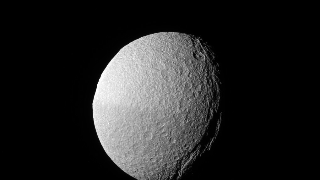 Величезний каньйон на Тефії