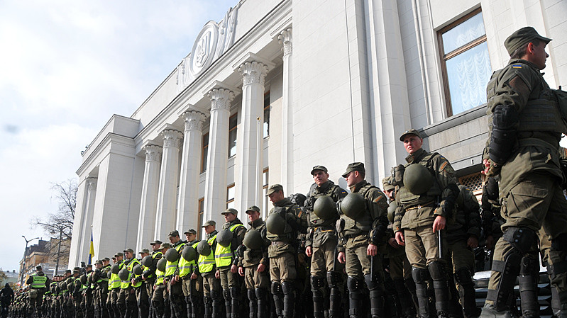 Под Радой находится достаточное количество полиции и военнослужащих Нацгвардии, сообщили в МВД