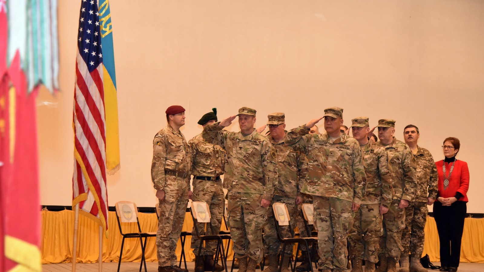 Всего, в Украине работают более 400 иностранных военных инструкторов