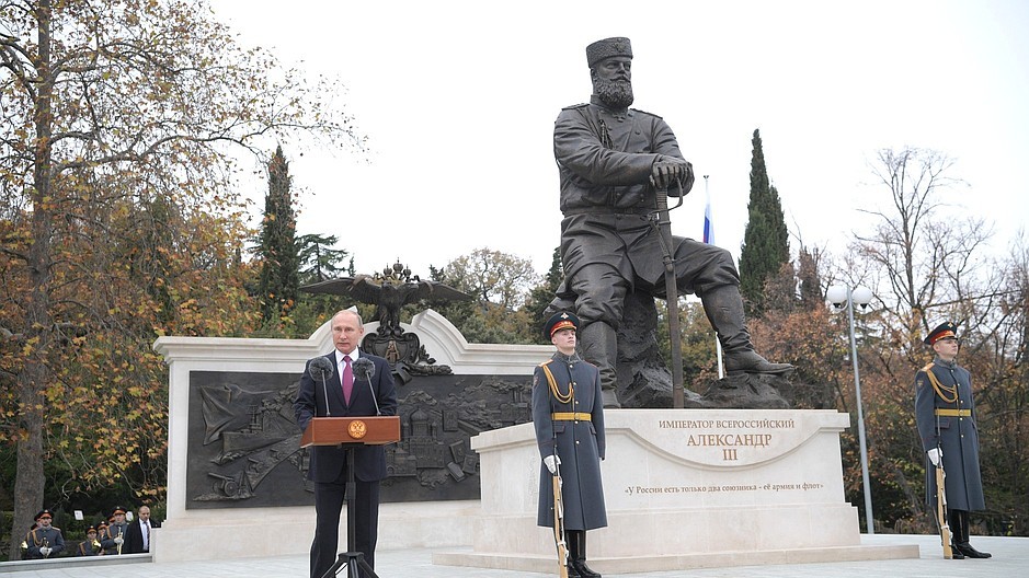 Путін на відкритті пам'ятника російському імператору Олександру III в аннексированном Криму у 2017 році