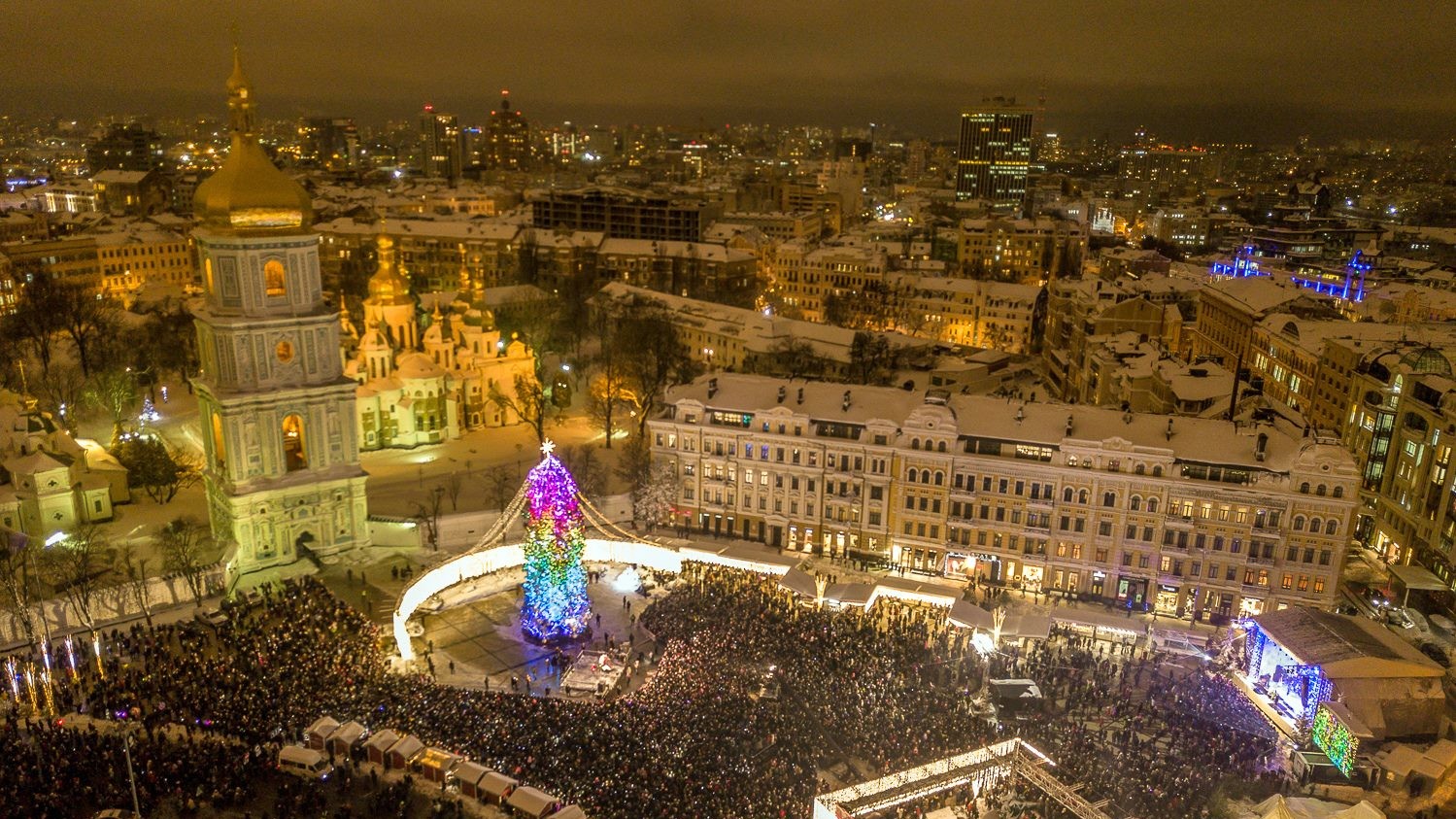 У цьому році Софійську площі прикрасять майже три кілометри гірлянд
