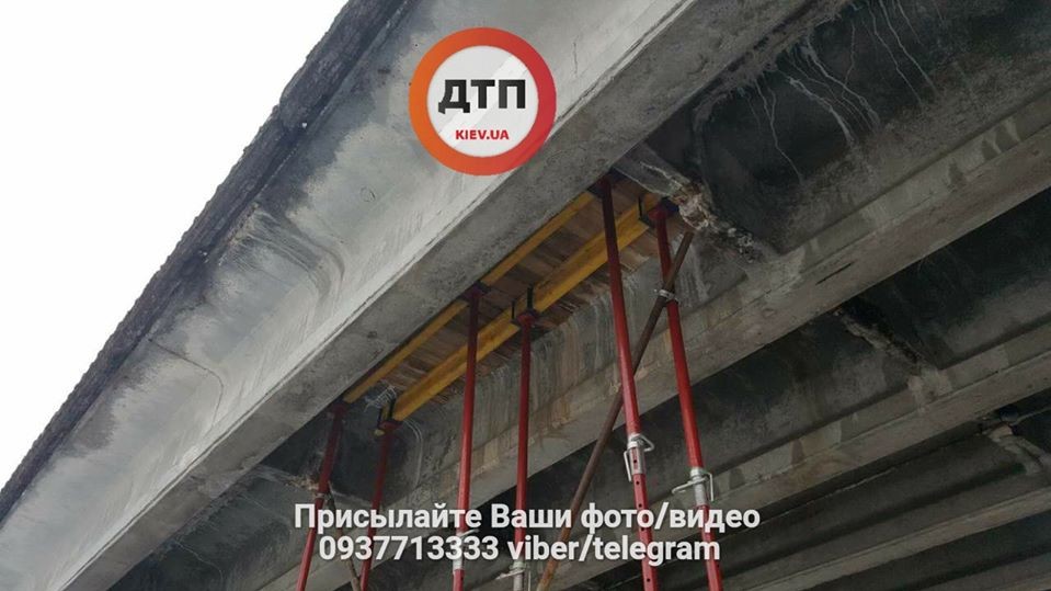 На шляхопроводі на бульварі Вацлава Гавела постраждала лише тимчасова конструкція для ремонту