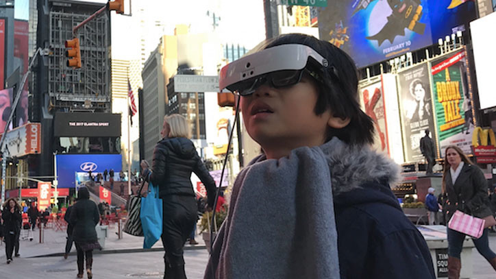 "Розумні" окуляри eSight 3