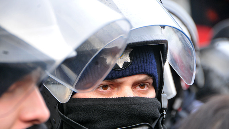 Под Соломенскимрайсудом сторонники Труханова подрались с полицейскими