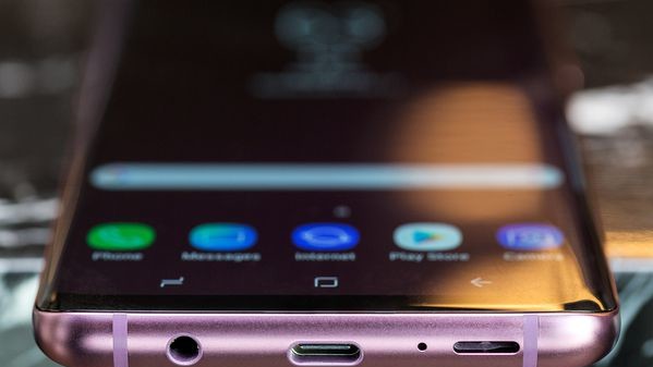 Смартфони Samsung розсилають особисті фотографії без відома користувачів